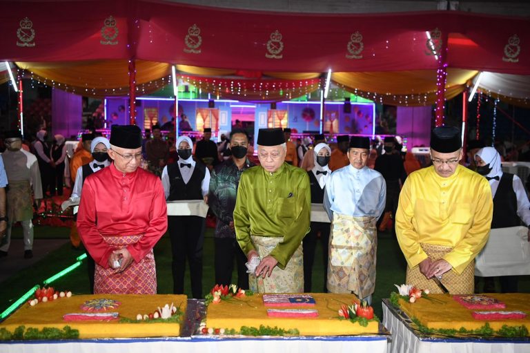 PM teruja sambutan Aidilfitri Tentera Darat, gamit nostalgia jadi Menteri Pertahanan