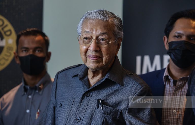 Dr. Mahathir buka mulut, jawab empat soalan Mohamed Apandi