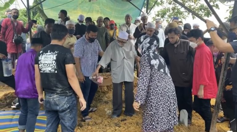 Jenazah Adibah Noor selamat dikebumikan