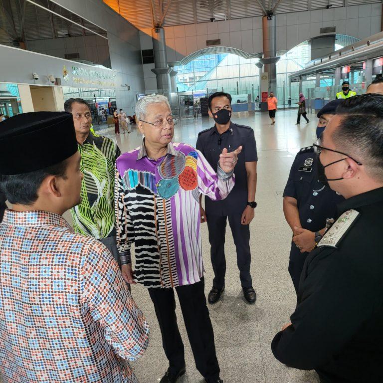 Perdana Menteri buat lawatan mengejut ke CIQ, buat teguran untuk penambahbaikan