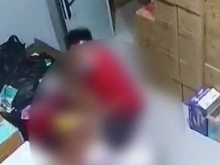 Lelaki China ditikam rakan senegara kerana cinta