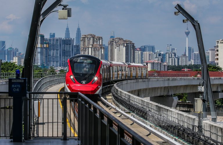 Suspek kes gangguan seksual di dalam tren ditahan, direman 2 minggu