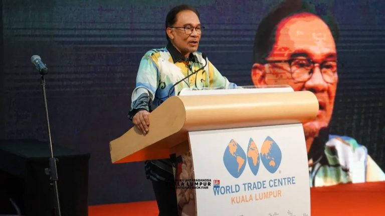 Pemartabatan bahasa kebangsaan perlu komitmen seluruh masyarakat – Anwar