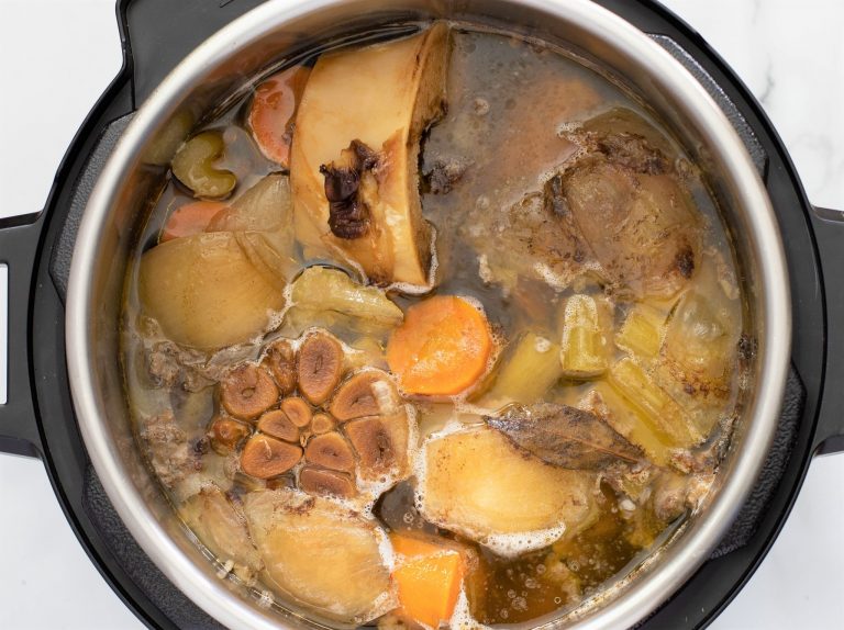 Sup kaki ayam tinggi kolagen. Glycine jadikan kulit cantik, sendi sihat dan radang hilang
