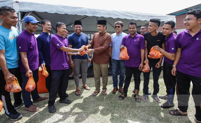 Hayati semangat Aidiladha, Jamal Abdillah, Radzi Jidin edar daging korban
