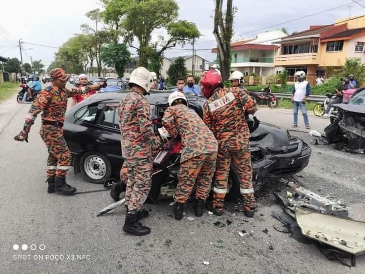 Berpusing sebelum rempuh kenderaan lain, lelaki maut tersepit dalam kereta