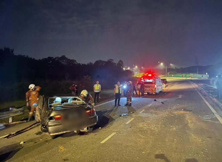 Remaja lelaki, wanita maut tercampak selepas kereta dinaiki terbabas