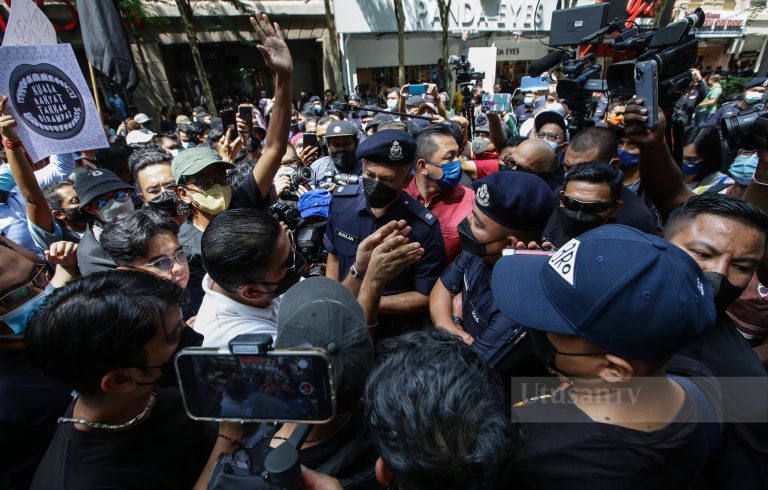 Himpunan bantah kenaikan harga barang dihalang ke Dataran Merdeka