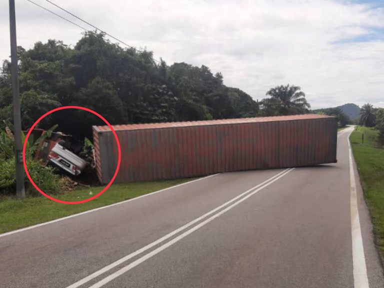 Warga emas cedera ringan selepas kereta remuk dirempuh lori kontena