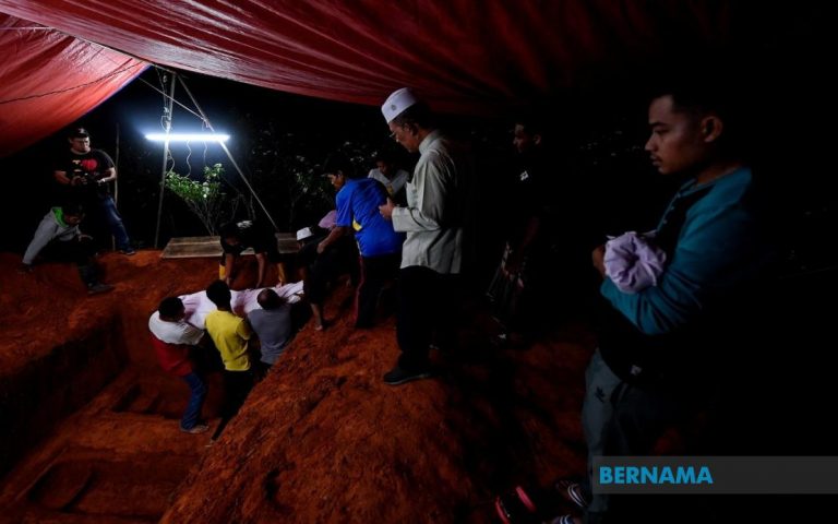 Jenazah tiga mangsa banjir di Baling selamat dikebumikan
