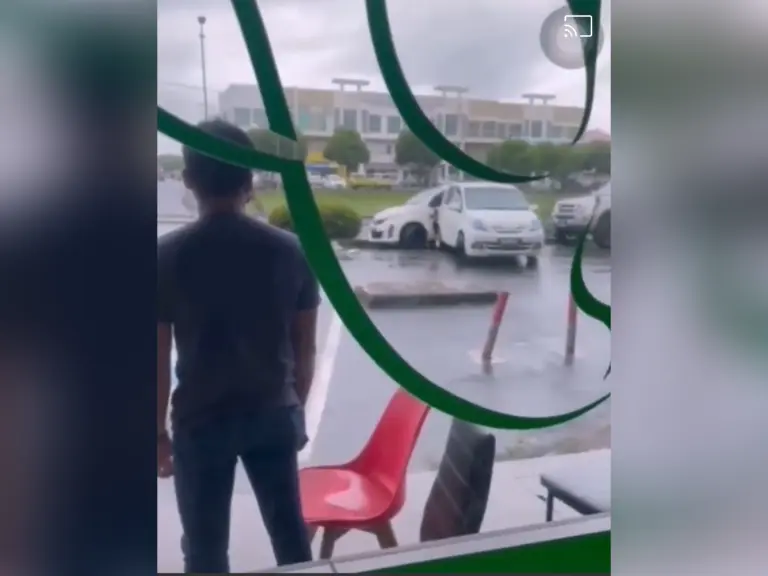 Berang putus pertunangan, lelaki langgar Myvi milik bekas tunang