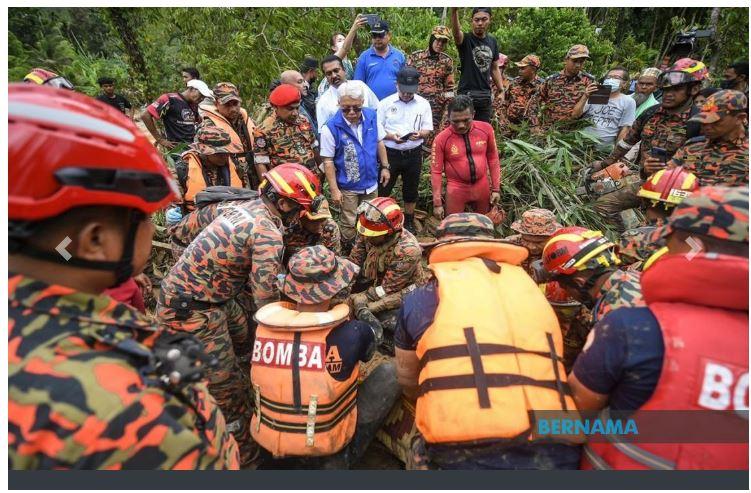 Banjir di Baling, mayat dua sekeluarga ditemukan berpelukan