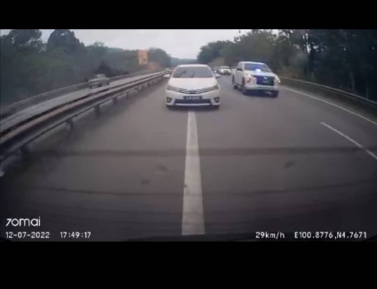 Bukan menyamar, memang pikap polis