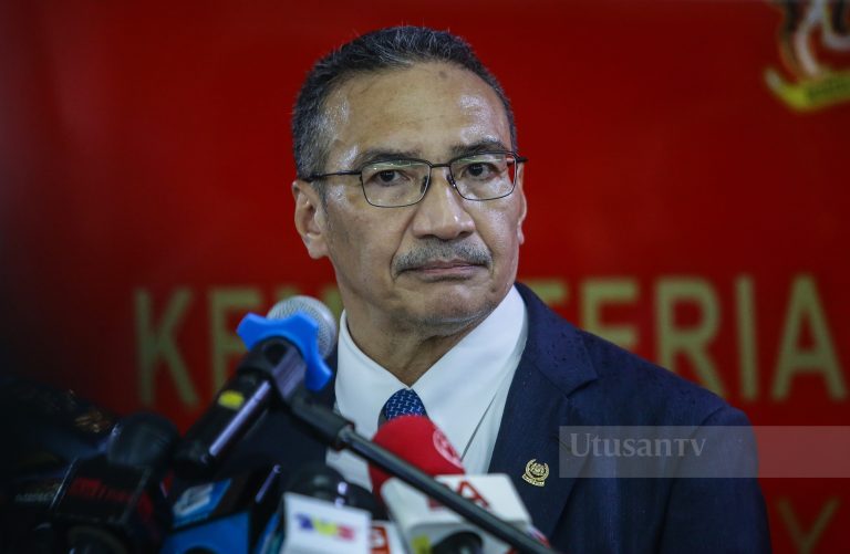 Tuduhan tentera undi awal: Anwar keterlaluan – Hishammuddin