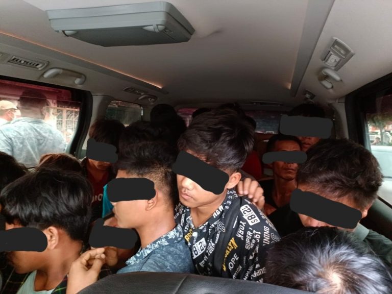 25 PATI sanggup bersesak dalam Vellfire,’putih mata’ ditahan polis