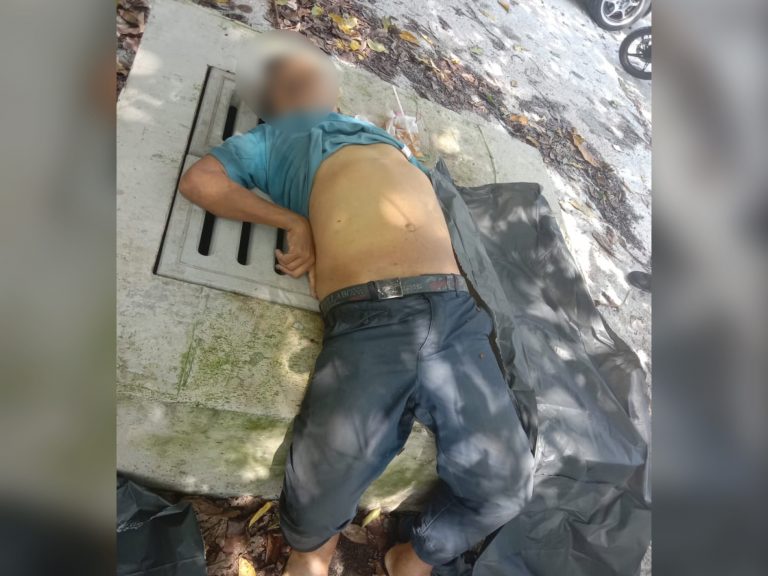 Mayat lelaki tanpa identiti terbaring atas penutup longkang