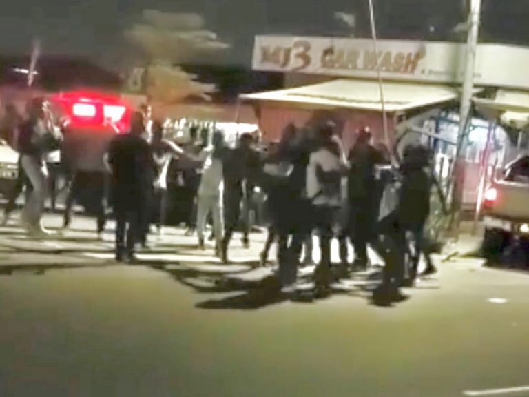 Polis buru individu bergaduh di restoran nasi kandar