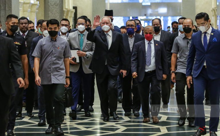 Permohonan Ketua Hakim tarik diri: Shafee minta tangguh esok, tapi mahkamah tolak
