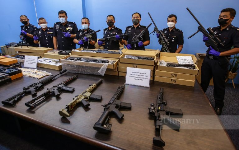 Warga asing bawa 25 laras rifle tiruan, 480 peluru plastik dalam Myvi ditahan polis