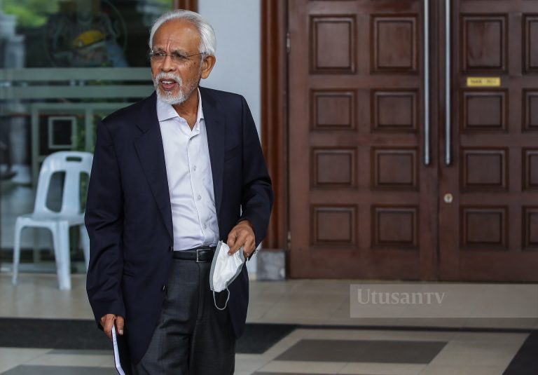Pengurus Ambank sahkan Shahrir terima cek RM1 juta dari Najib