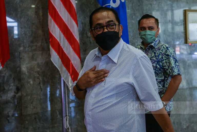 Mesyuarat UMNO tidak libatkan Top 5, bincang manifesto – Khaled