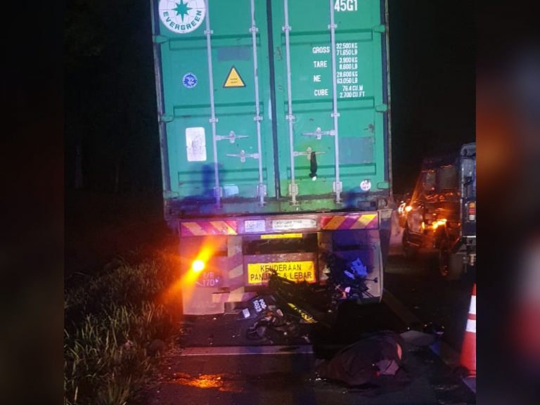Pasangan tunang maut rempuh treler rosak dekat Sungai Petani
