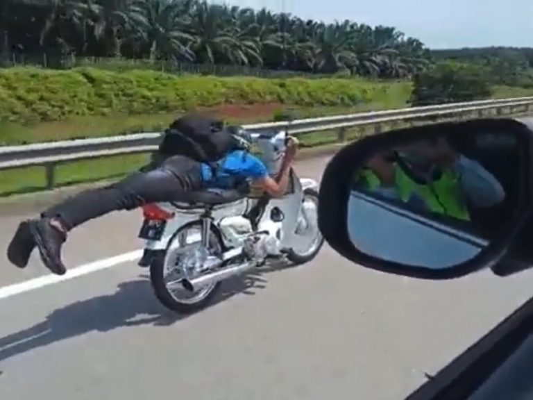 Keras kau mat, remaja tunggang EX5 ala superman ditahan polis