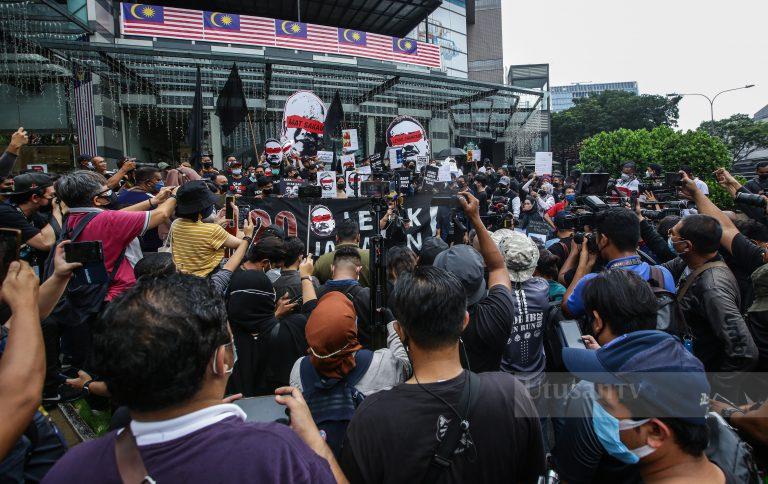 Himpunan #ManaKapalLCS: Setiausaha Agung Muda dihadapkan ke mahkamah