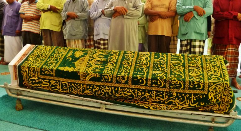solat jenazah orang munafik