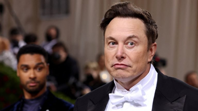 Mula-mula kata berminat beli Manchester United, kemudian Elon Musk kata hanya bergurau