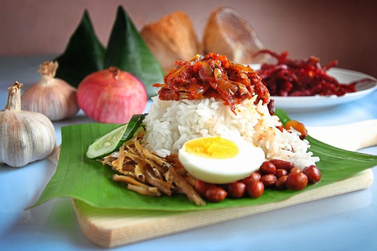 Harga roti canai, nasi lemak meningkat hampir dua kali ganda sejak 13 tahun lepas