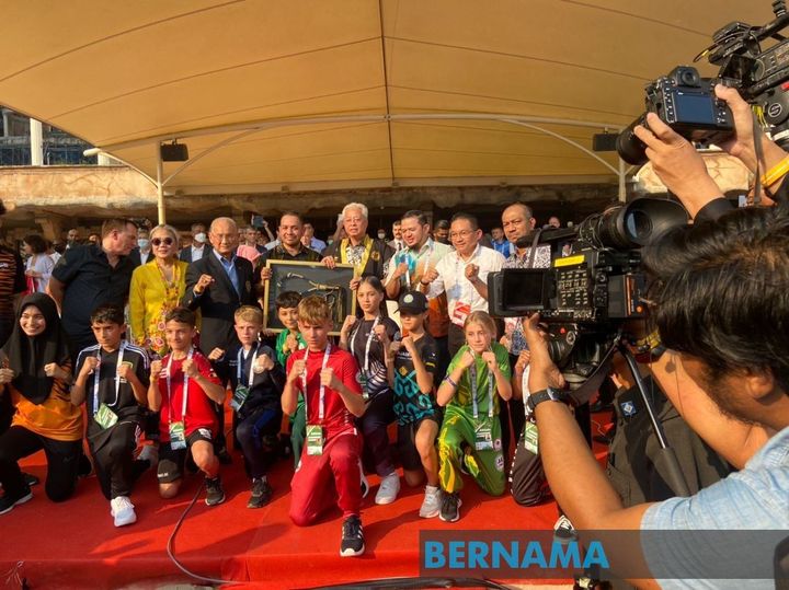 PM terima Anugerah Golden Mongkol pada di Kejohanan Muay Thai Remaja Dunia