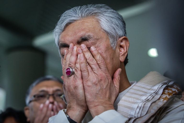 Ahmad Zahid bebas 40 tuduhan terima rasuah kes Sistem VLN