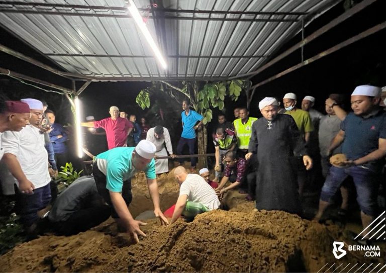 Jenazah Bob Lokman selamat dikebumikan