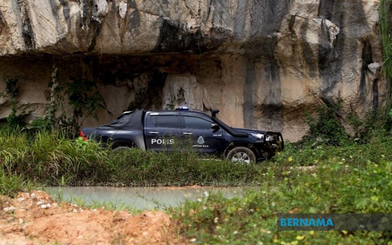 Bangkai jengkaut kedua ditemukan petang tadi