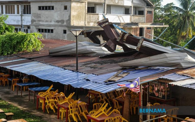 Rumah dan kedai makan rosak dilanda ribut di Besut