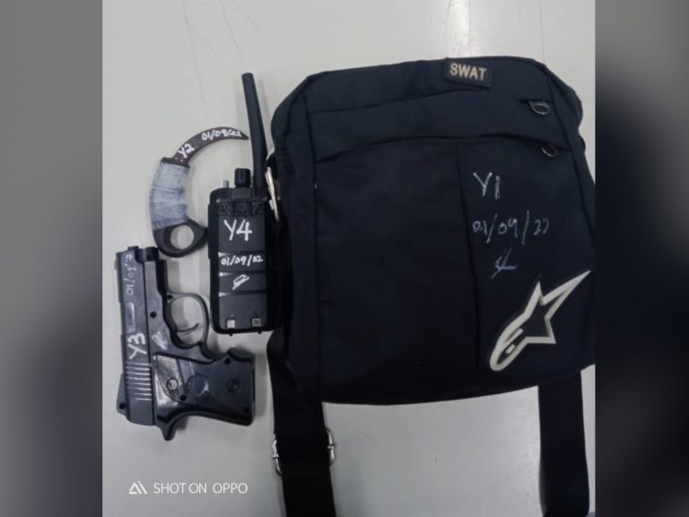 Pengawal peribadi miliki kerambit, pistol mainan ditahan