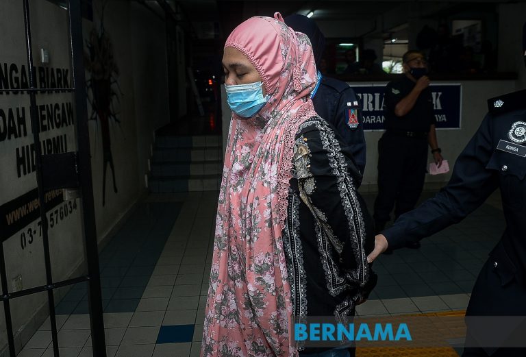 Kerani didakwa bunuh anak kandung