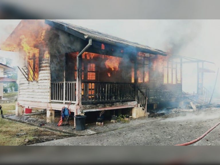 Klinik Desa Batu 4 Sepintas musnah terbakar