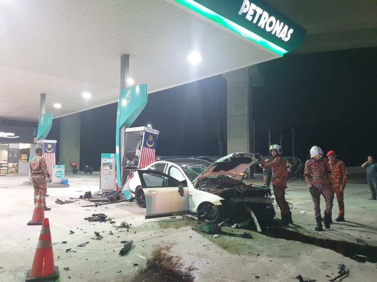 Pemandu ‘ghaib’ selepas rempuh pam minyak