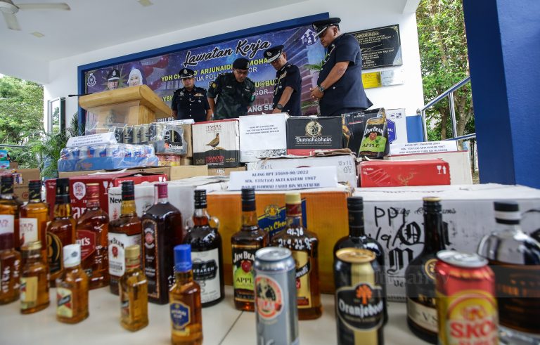 Minuman keras RM2.1 juta tanpa cukai dirampas, 12 ditahan