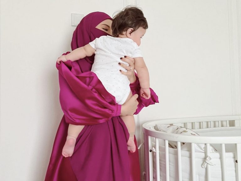 ‘Belanja’ foto sisi Bilal, netizen desak Neelofa segera kongsi wajah anak