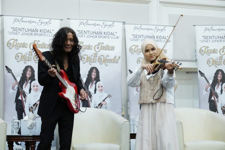 Petikan gitar Man Kidal disatukan dengan gesekkan violin Rania Imtiaz