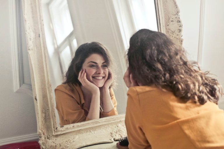 Tiada yang lebih sayang kita selain diri sendiri. Ini 10 kata azimat untuk lebih hargai diri
