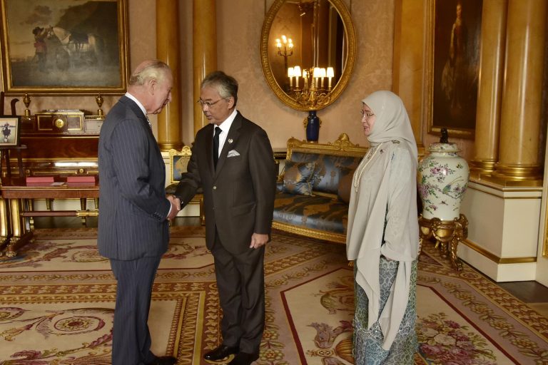 Agong, Permaisuri berangkat lakukan kunjungan hormat ke atas Raja Charles III