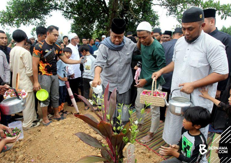 Pelumba drag Apeh Jamal selamat dikebumikan pagi tadi