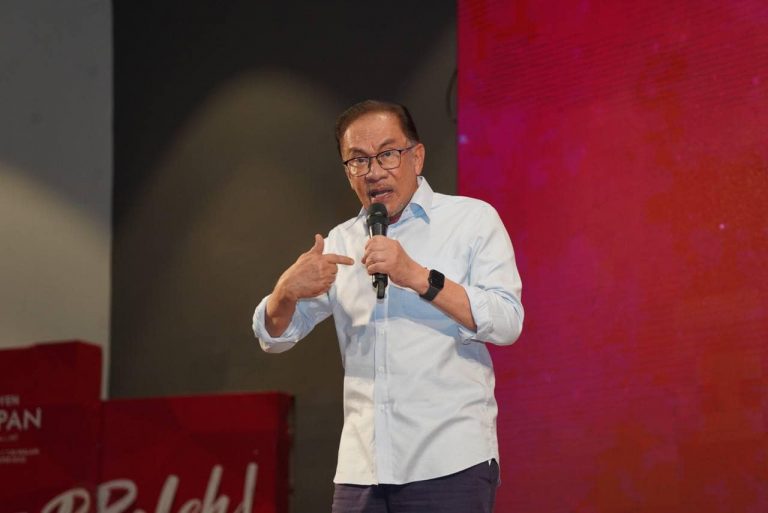 ‘Teman’ 9 tahun di Perak, ‘kome’ tak tahu ke?, sindir Anwar pada Peja