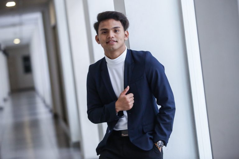 [VIDEO] “…saya belajar apa yang pendengar hari ini suka dan genre muzik yang bagaimana menjadi kegemaran…,” – Syahmi Irfan