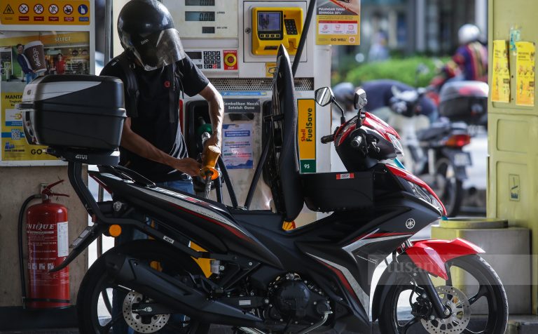 Tiada lagi subsidi minyak: 10 soalan memastikan kelancaran pengapungan harga