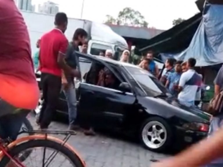 Polis buru dua individu tendang, tumbuk lelaki di Pasar Borong KL